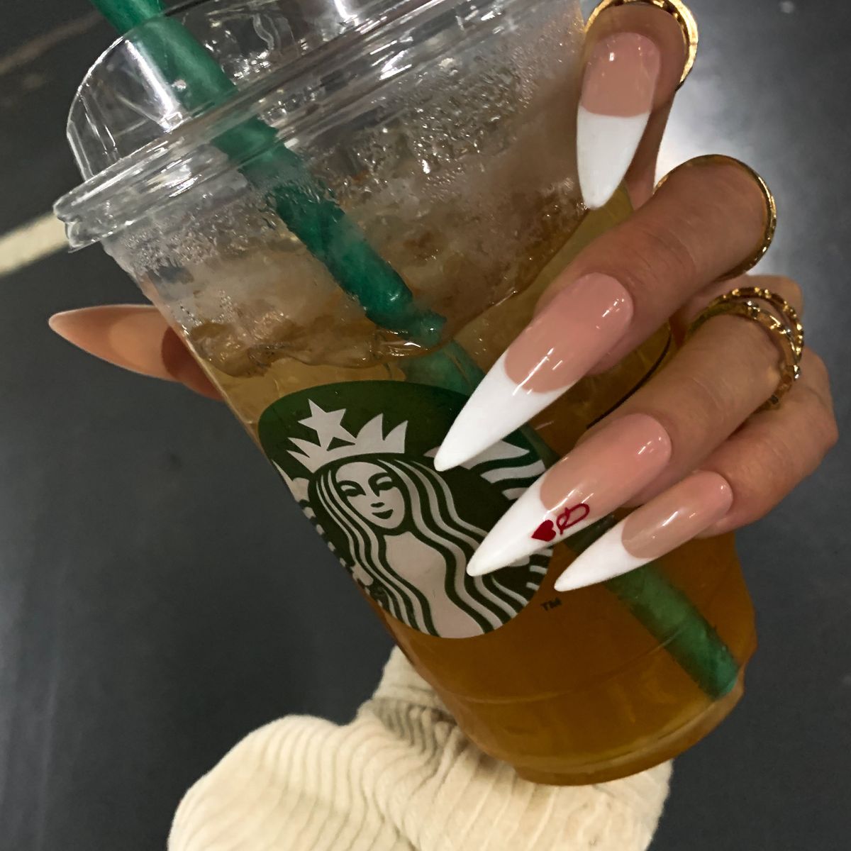 FRANCOUZSKÁ MANIKÚRA