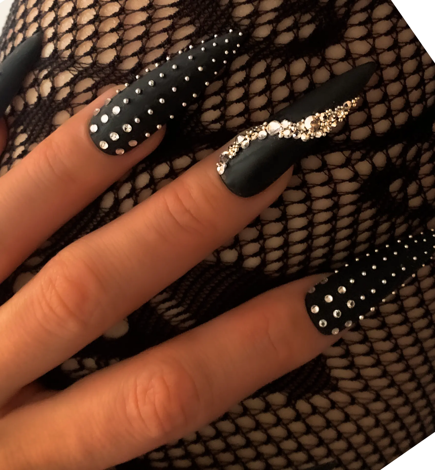 Black Bling press on nehty extra dlouhé špičaté stiletto - černé matné nehty zdobené stříbrnými kamínky