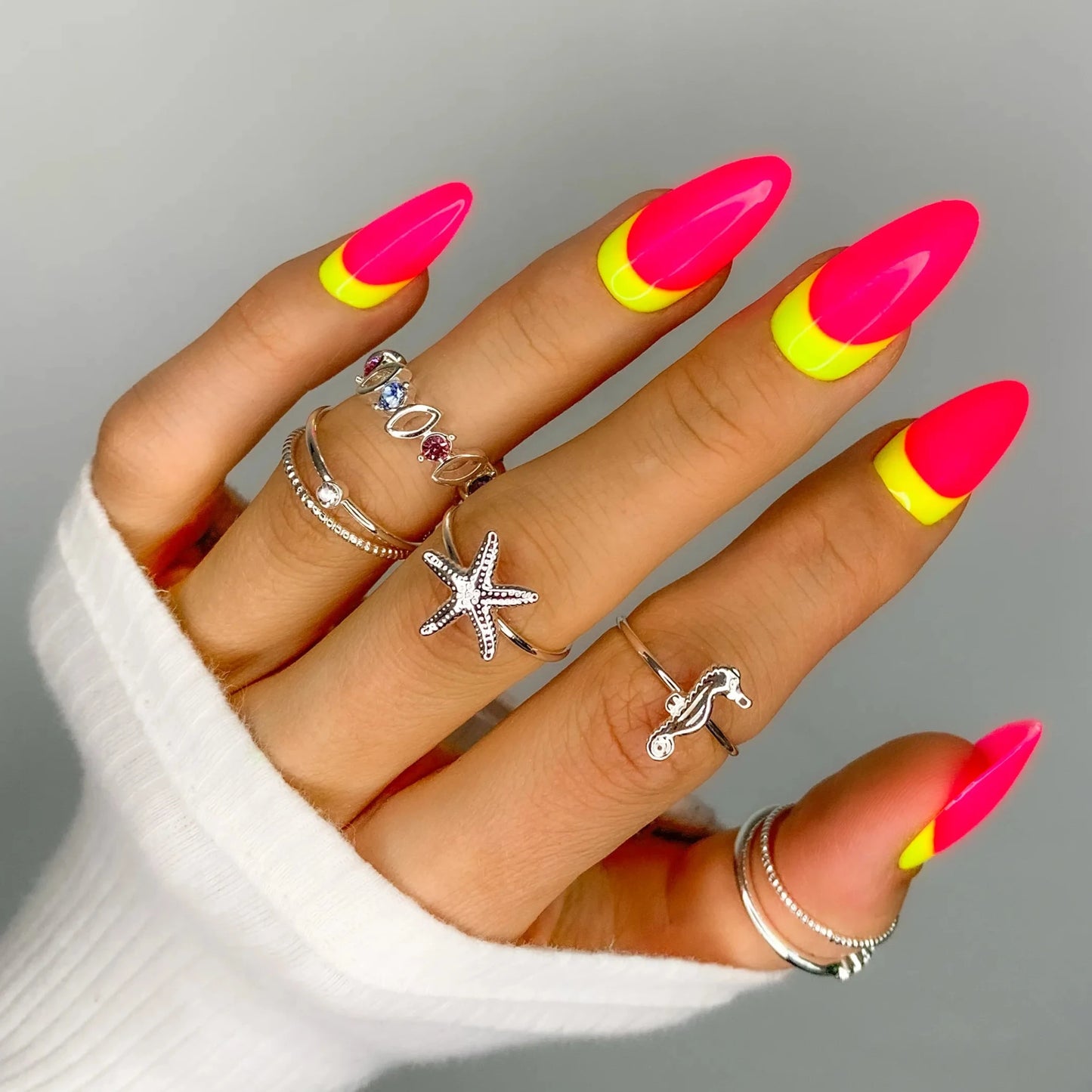 letní press on nehty růžovo žluté neonové reverse french tip