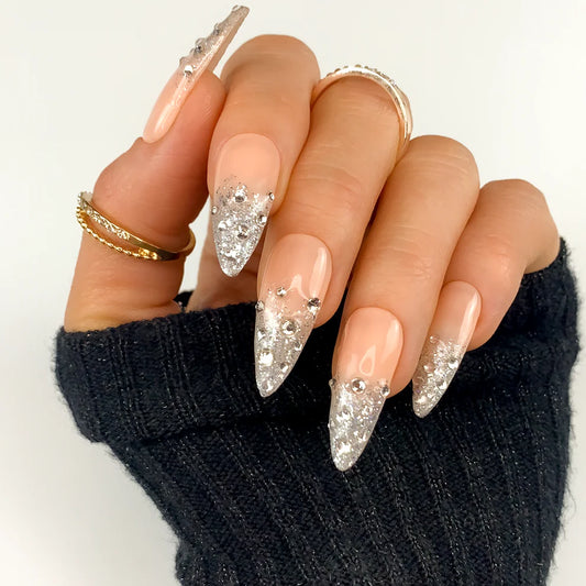 svatební press on nehty se třpytkami a kamínky