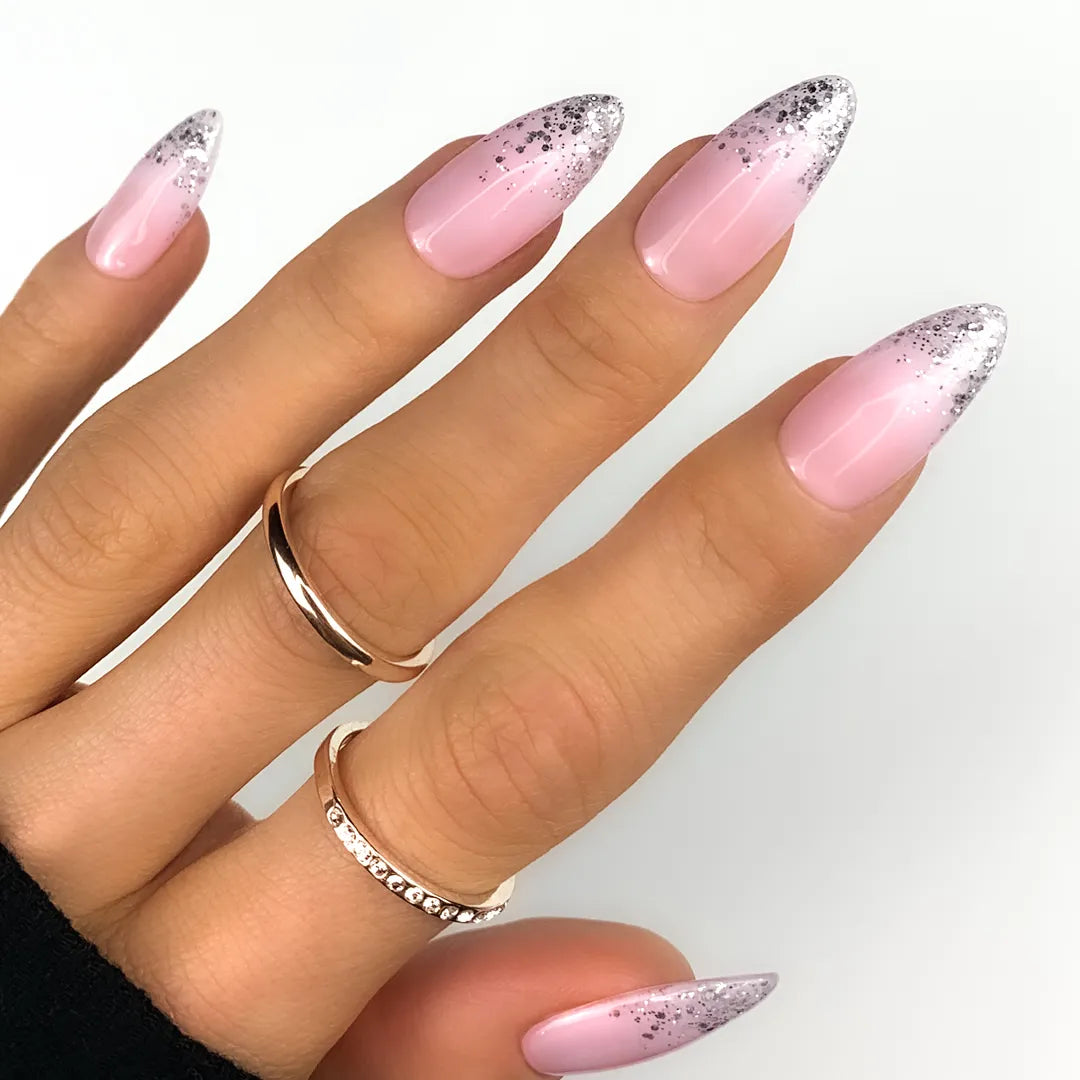 světle růžové nude press on nehty se třpytkami